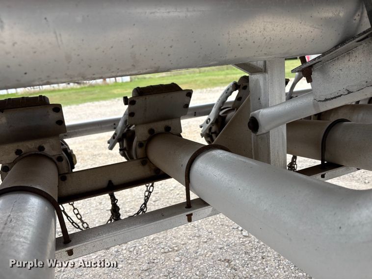 image for item EW1568 1995 Heil fuel trailer