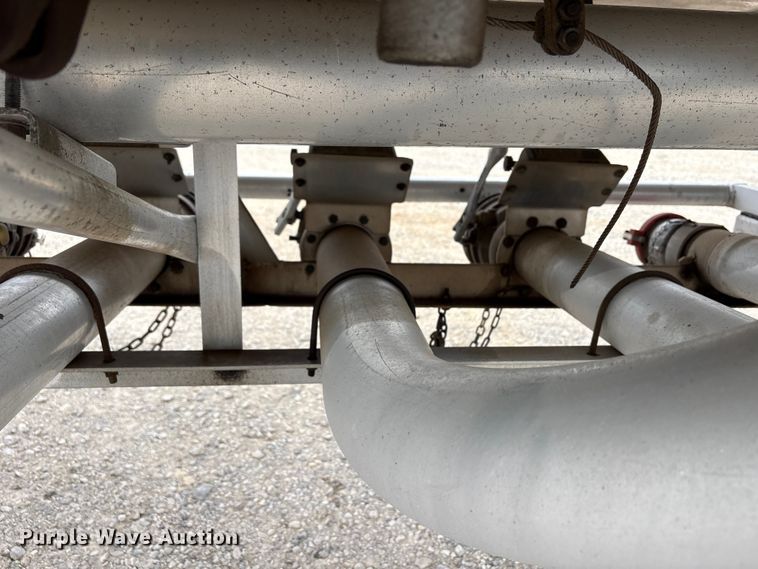 image for item EW1568 1995 Heil fuel trailer