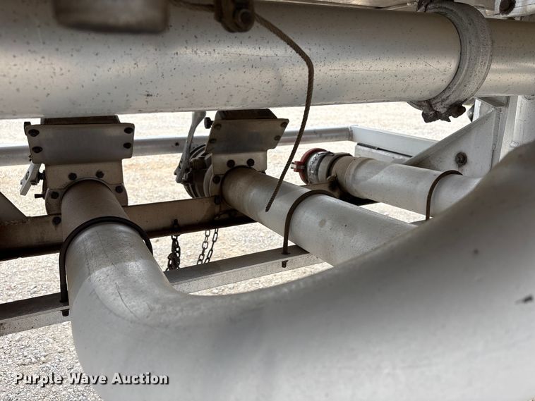 image for item EW1568 1995 Heil fuel trailer