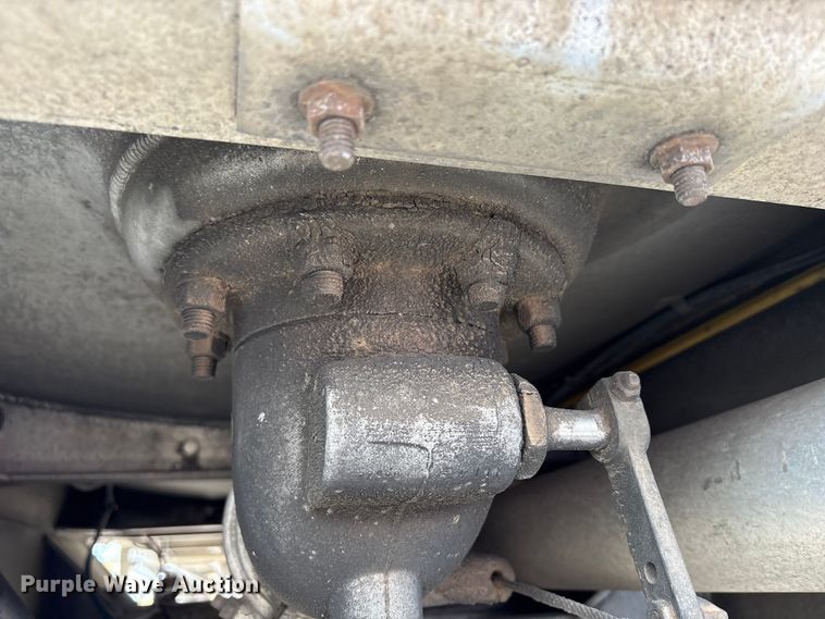 image for item EW1568 1995 Heil fuel trailer