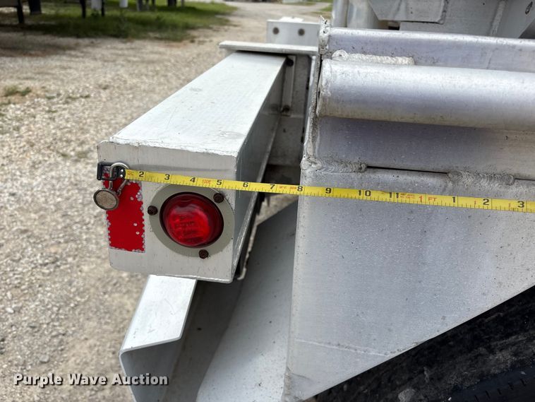 image for item EW1568 1995 Heil fuel trailer