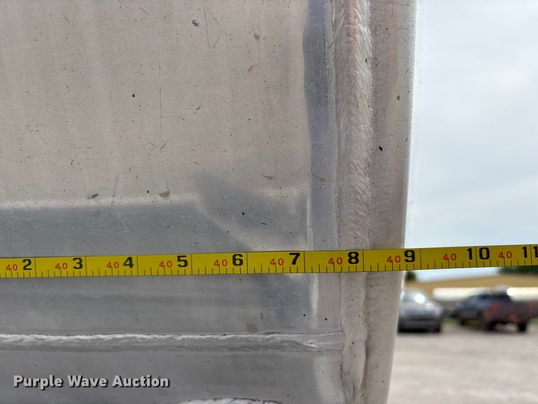 image for item EW1568 1995 Heil fuel trailer