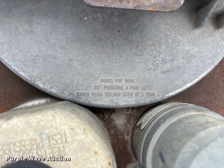 image for item EW1568 1995 Heil fuel trailer