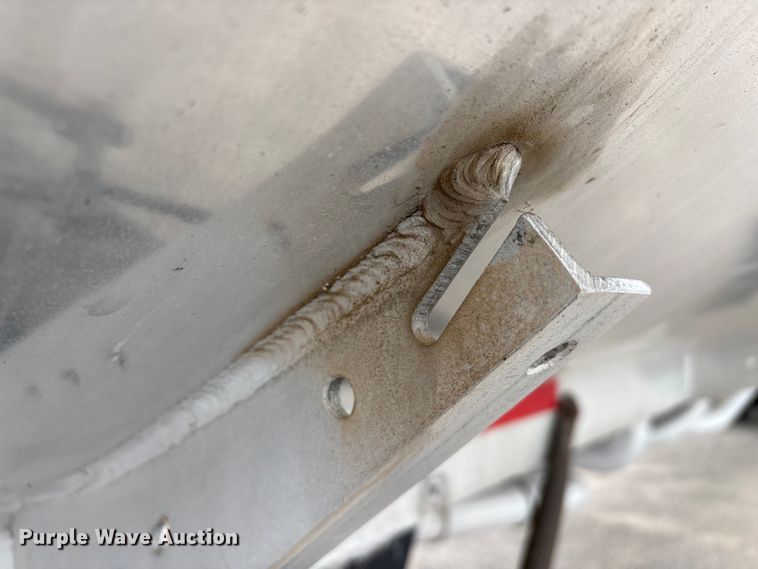 image for item EW1568 1995 Heil fuel trailer