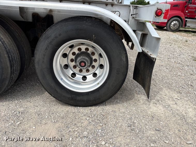 image for item EW1568 1995 Heil fuel trailer