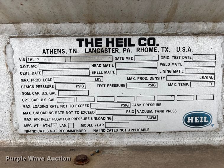 image for item EW1568 1995 Heil fuel trailer