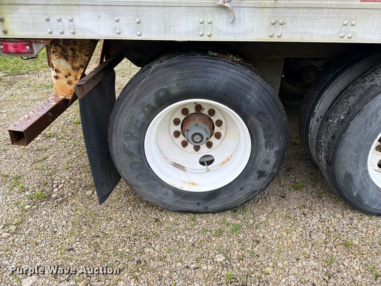 image for item EW2051 2004 Utility Trailer Manufacturer dry van trailer