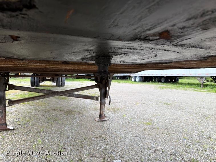 image for item EW2053 2002 Utility Trailer Mfg. Co. dry van trailer