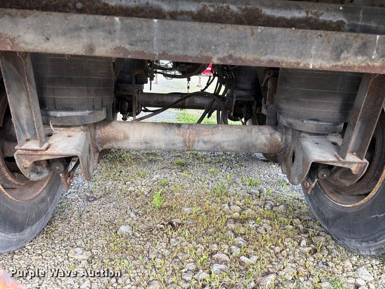 image for item EW2053 2002 Utility Trailer Mfg. Co. dry van trailer