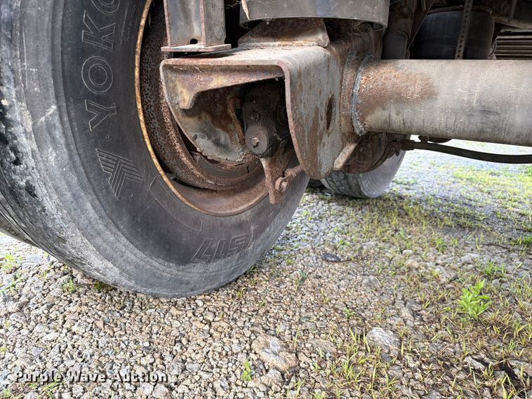 image for item EW2053 2002 Utility Trailer Mfg. Co. dry van trailer