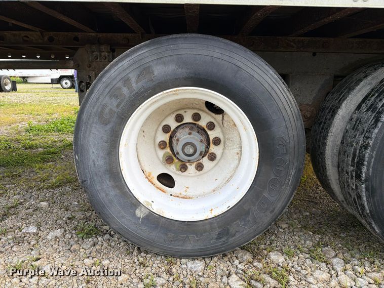 image for item EW2053 2002 Utility Trailer Mfg. Co. dry van trailer