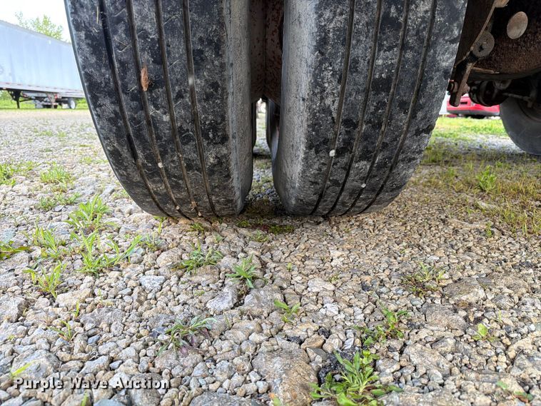 image for item EW2053 2002 Utility Trailer Mfg. Co. dry van trailer