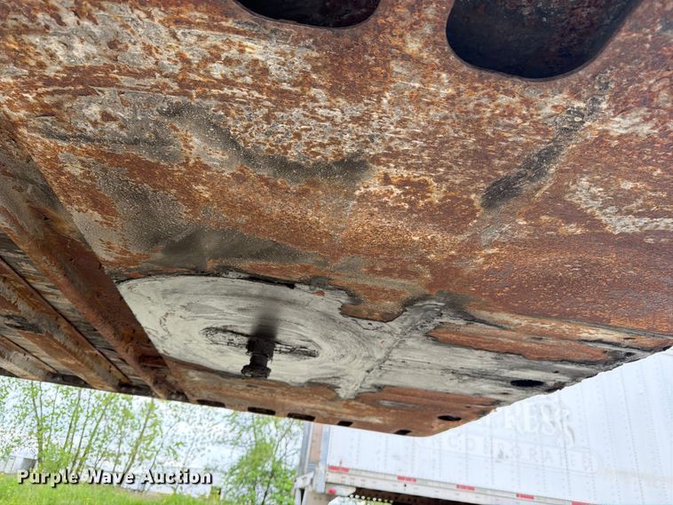 image for item EW2059 2004 Utility dry van trailer