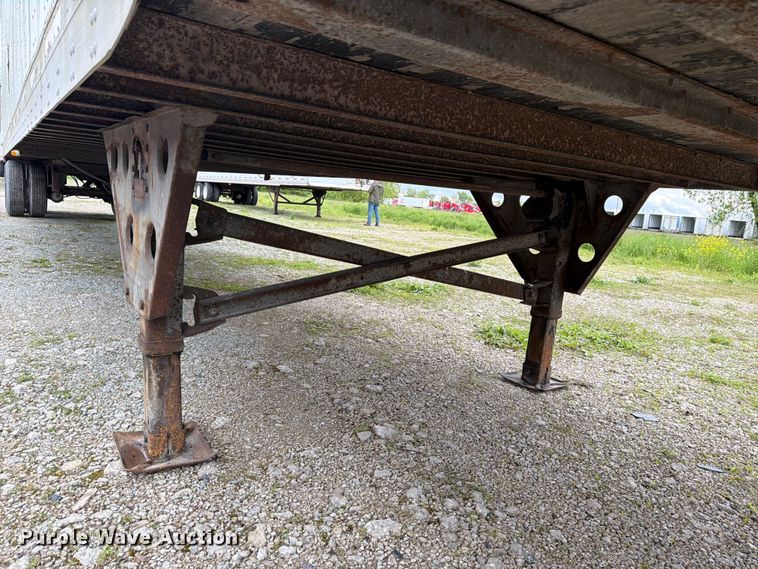 image for item EW2059 2004 Utility dry van trailer