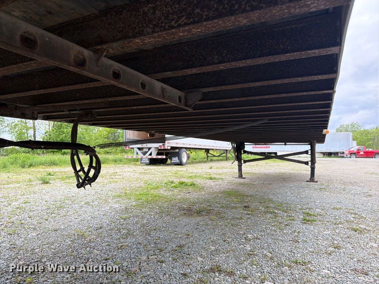 image for item EW2059 2004 Utility dry van trailer