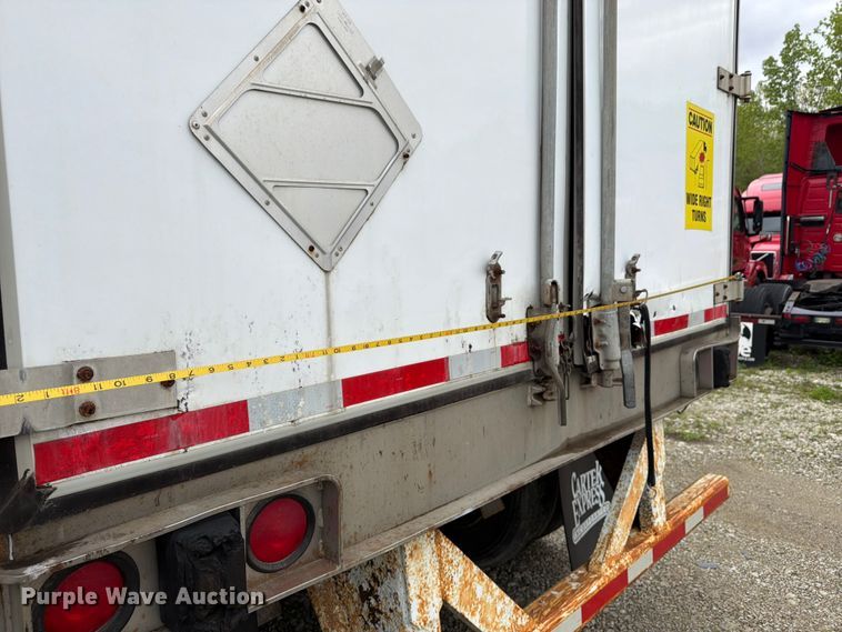 image for item EW2059 2004 Utility dry van trailer