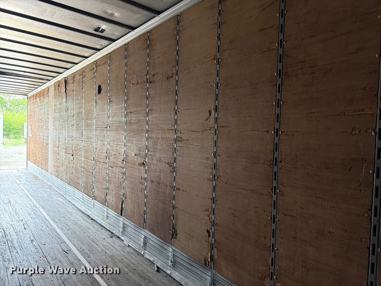 image for item EW2059 2004 Utility dry van trailer