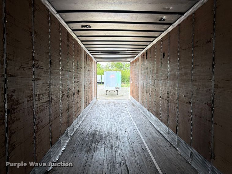 image for item EW2059 2004 Utility dry van trailer