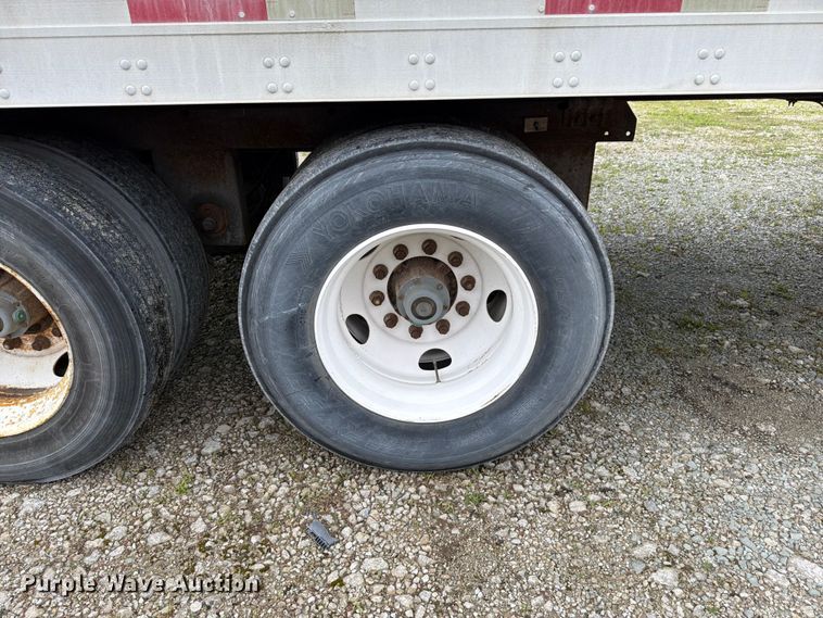 image for item EW2059 2004 Utility dry van trailer