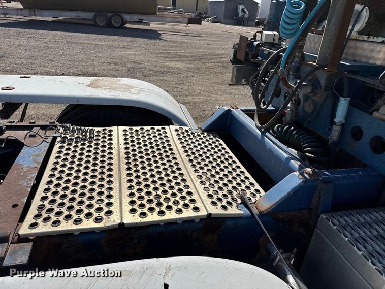 image for item EW4020 2009 Kenworth W900 crane truck
