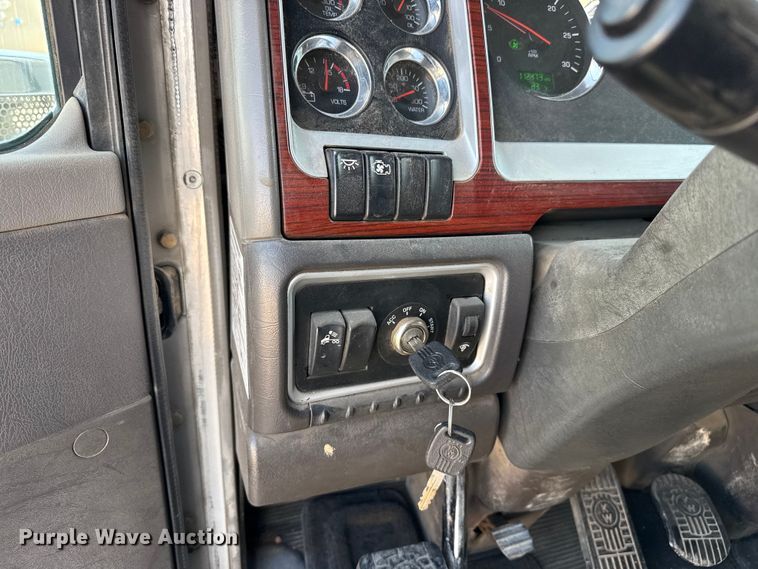 image for item EW4020 2009 Kenworth W900 crane truck