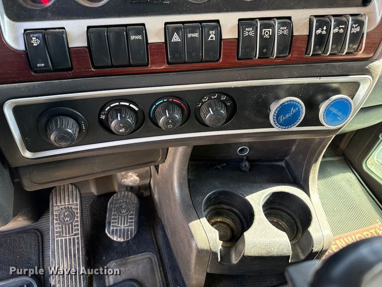 image for item EW4020 2009 Kenworth W900 crane truck