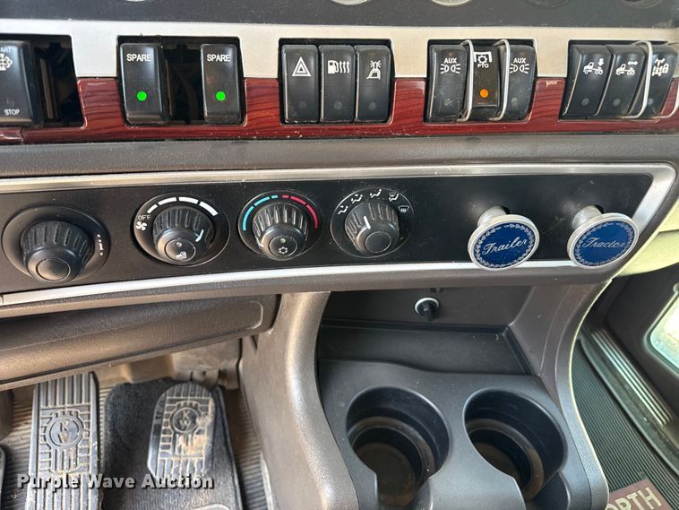 image for item EW4021 2009 Kenworth W900 crane truck