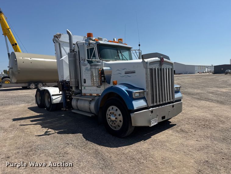 image for item EW4024 2006 Kenworth W900 crane truck