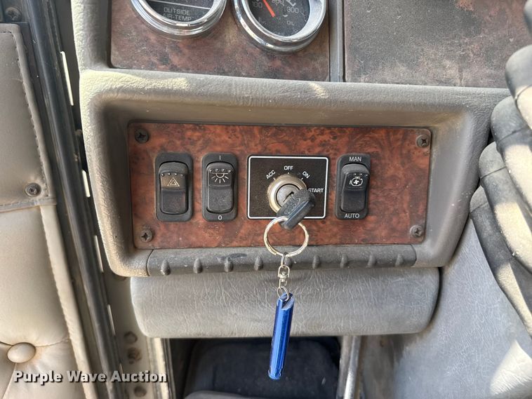 image for item EW4024 2006 Kenworth W900 crane truck
