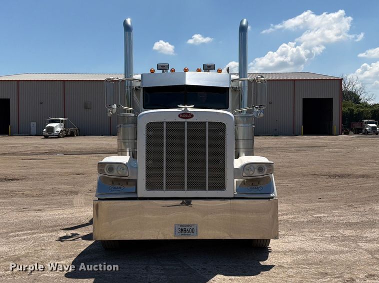 image for item EX4026 2012 Peterbilt 389 semi truck