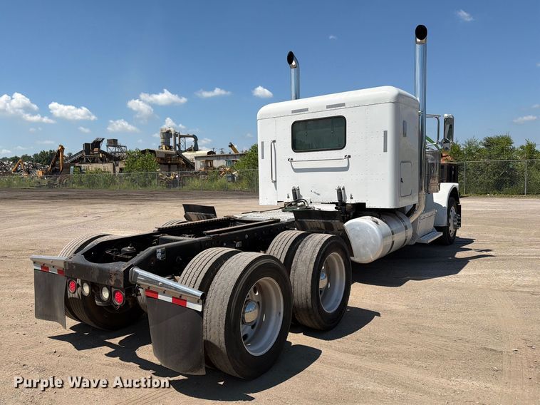 image for item EX4026 2012 Peterbilt 389 semi truck