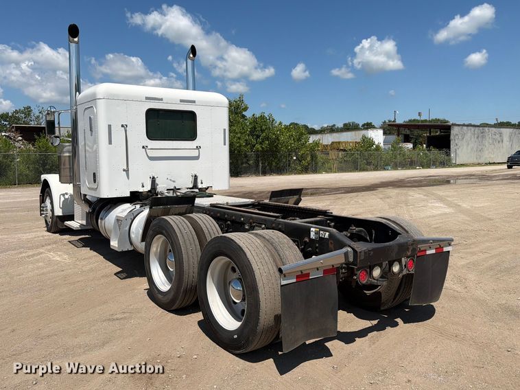 image for item EX4026 2012 Peterbilt 389 semi truck
