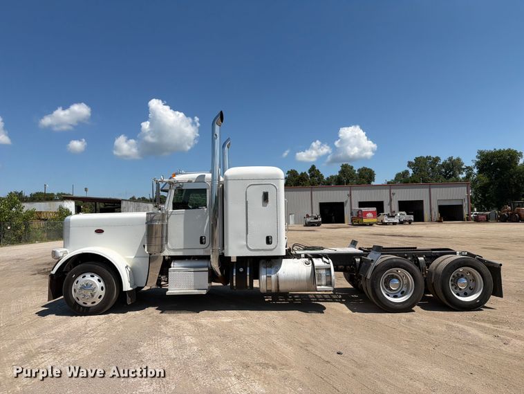 image for item EX4026 2012 Peterbilt 389 semi truck