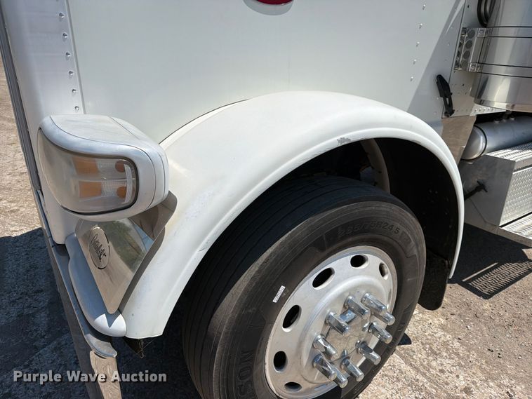 image for item EX4026 2012 Peterbilt 389 semi truck