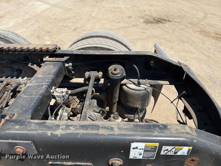 image for item EX4026 2012 Peterbilt 389 semi truck