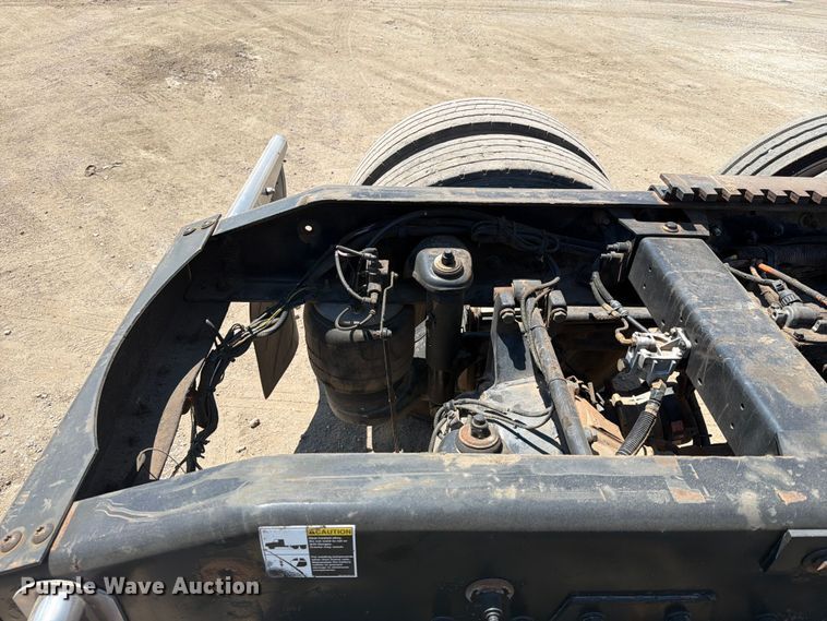 image for item EX4026 2012 Peterbilt 389 semi truck