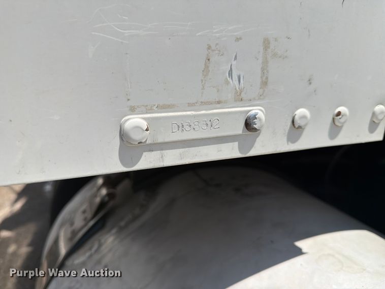 image for item EX4026 2012 Peterbilt 389 semi truck