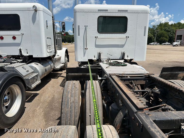 image for item EX4026 2012 Peterbilt 389 semi truck