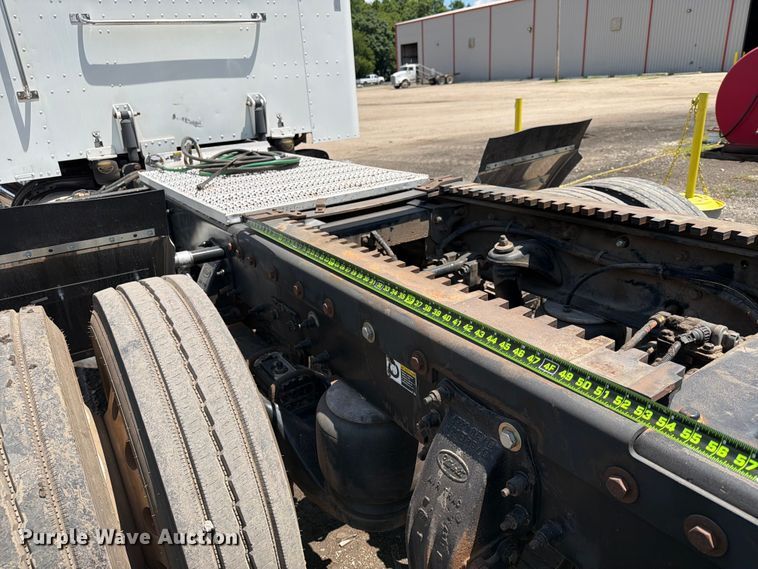 image for item EX4026 2012 Peterbilt 389 semi truck