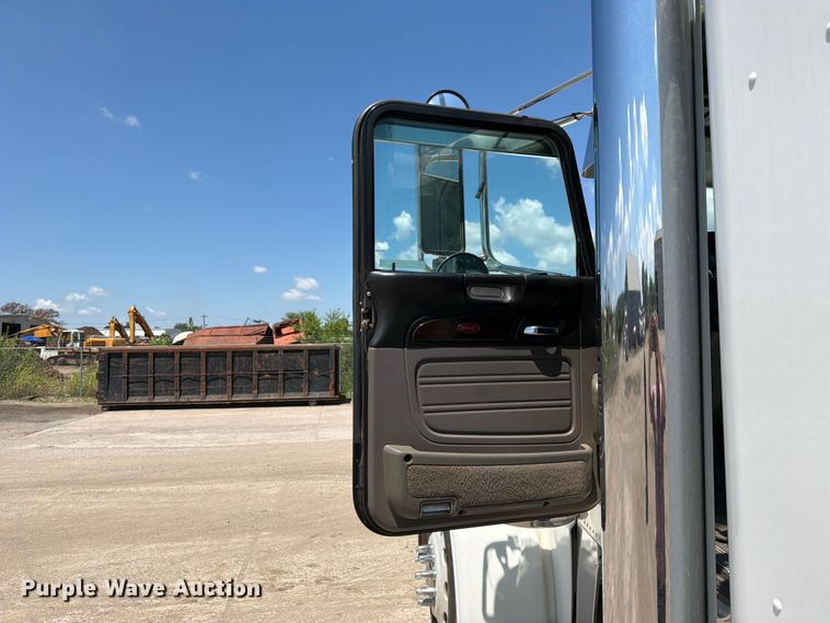 image for item EX4026 2012 Peterbilt 389 semi truck