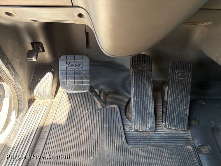 image for item EX4026 2012 Peterbilt 389 semi truck