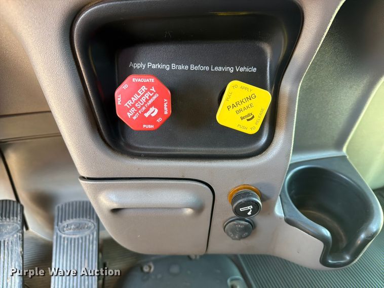 image for item EX4026 2012 Peterbilt 389 semi truck