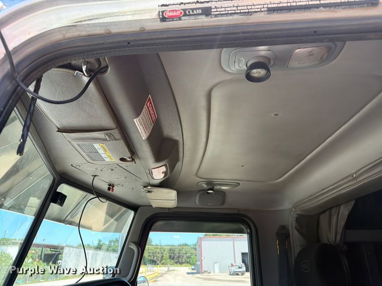 image for item EX4026 2012 Peterbilt 389 semi truck