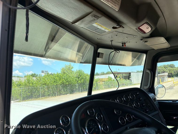image for item EX4026 2012 Peterbilt 389 semi truck