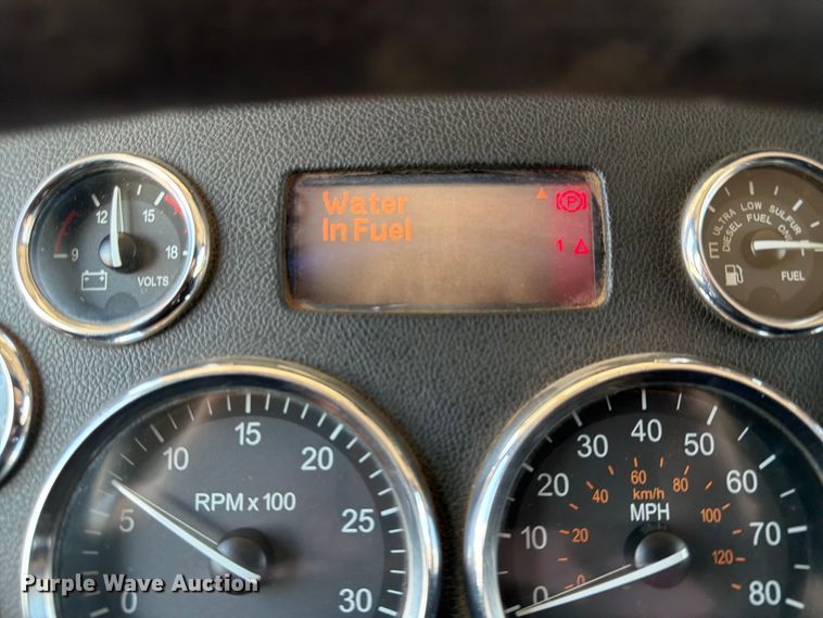 image for item EX4026 2012 Peterbilt 389 semi truck