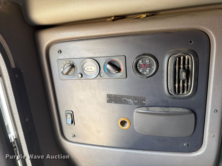 image for item EX4026 2012 Peterbilt 389 semi truck