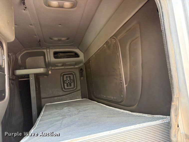image for item EX4026 2012 Peterbilt 389 semi truck