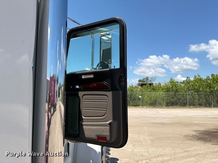 image for item EX4026 2012 Peterbilt 389 semi truck