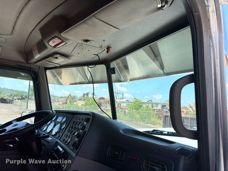 image for item EX4026 2012 Peterbilt 389 semi truck