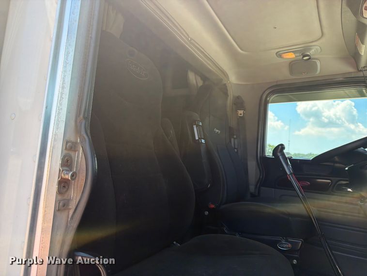image for item EX4026 2012 Peterbilt 389 semi truck